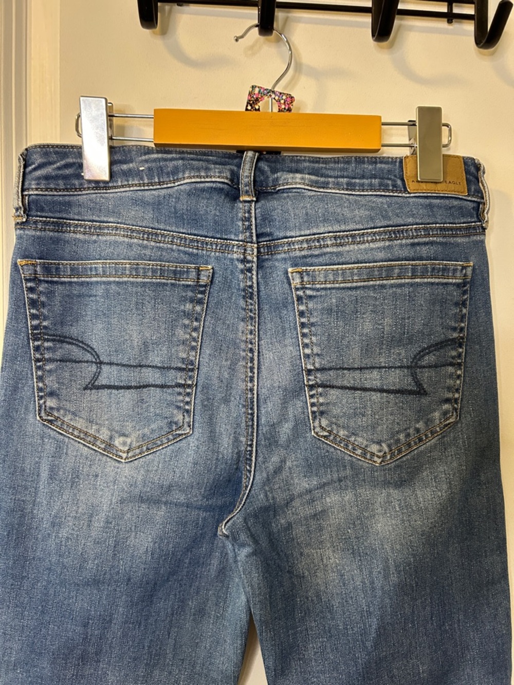 32. Women’s Blue Denim Jeans -American Eagle - Picture 8 of 8